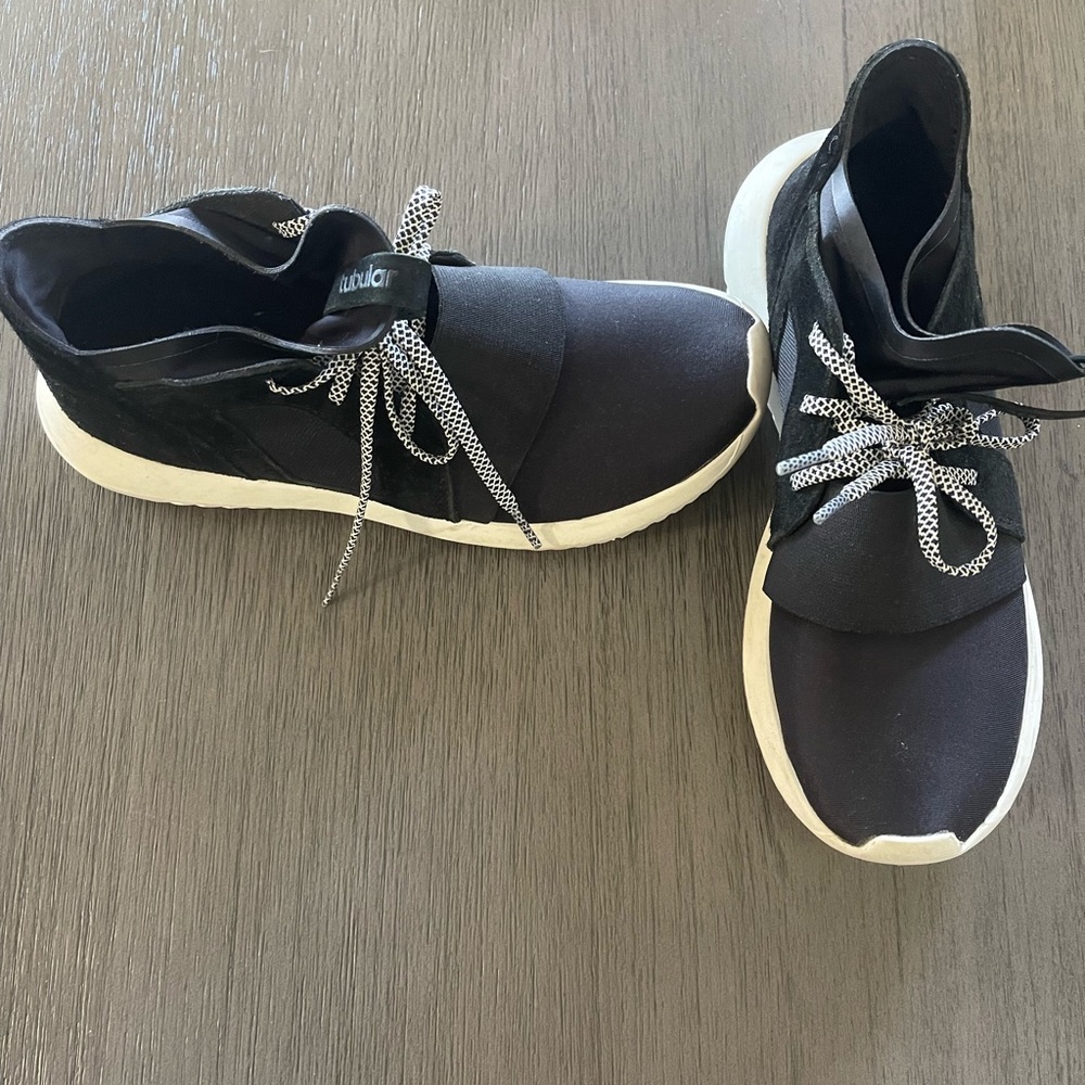 Good condition tubular adidas women’s sneakers